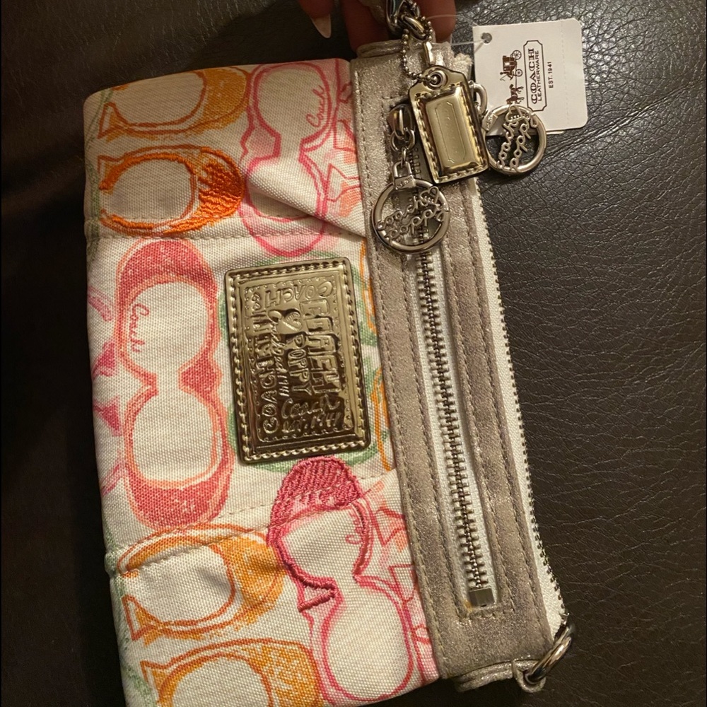 🆕 Coach poppy wristlet